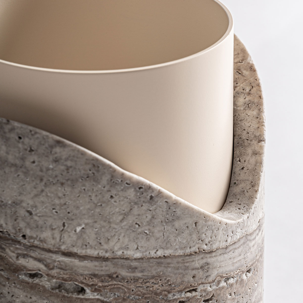 Deko Vase DAYE H 22 cm Marmor beige Metall