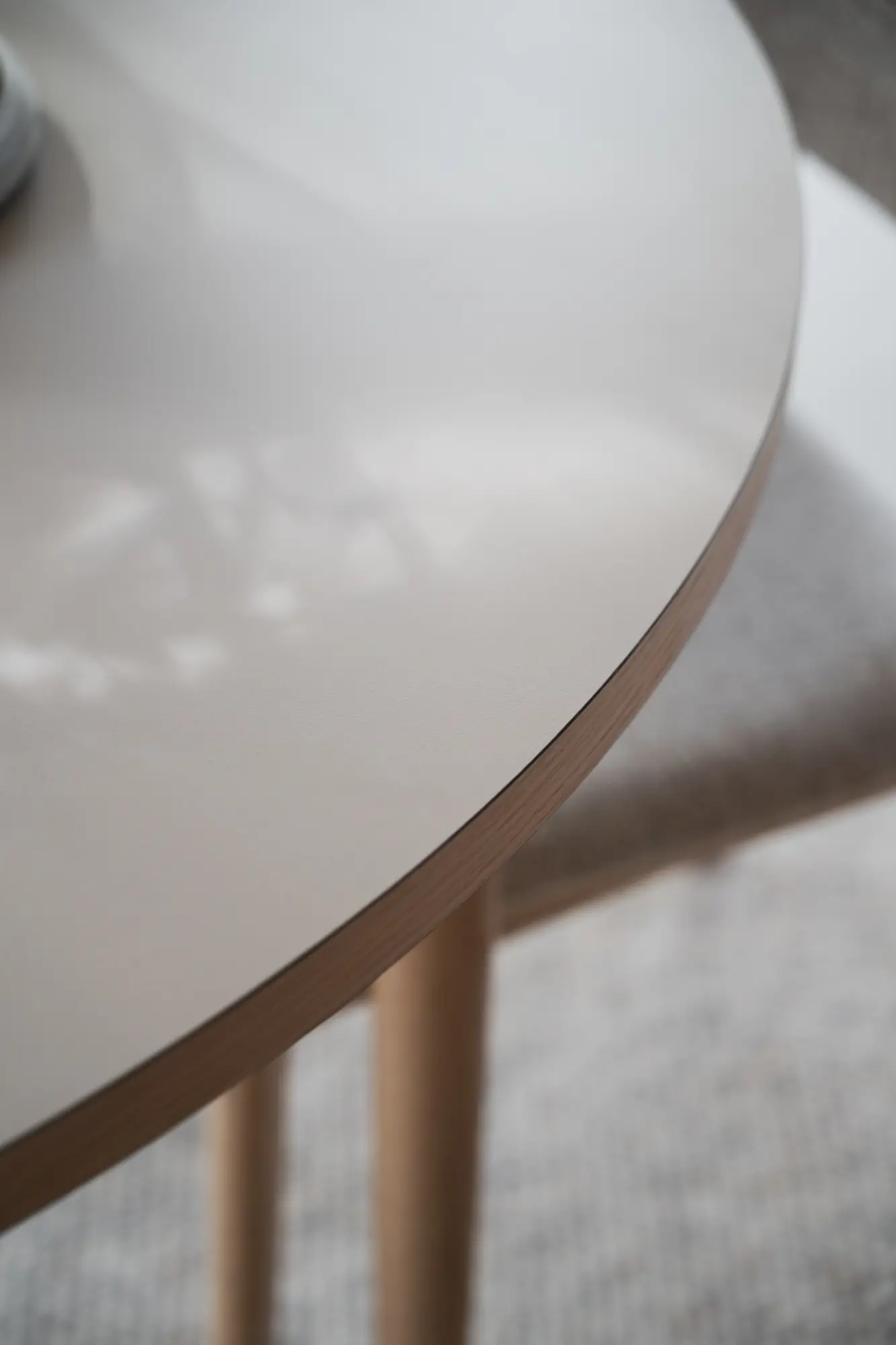 Esszimmergruppe VAIRMOUNT komplett Esstisch rund Ø 120 cm beige weiß mit 4 Stühlen