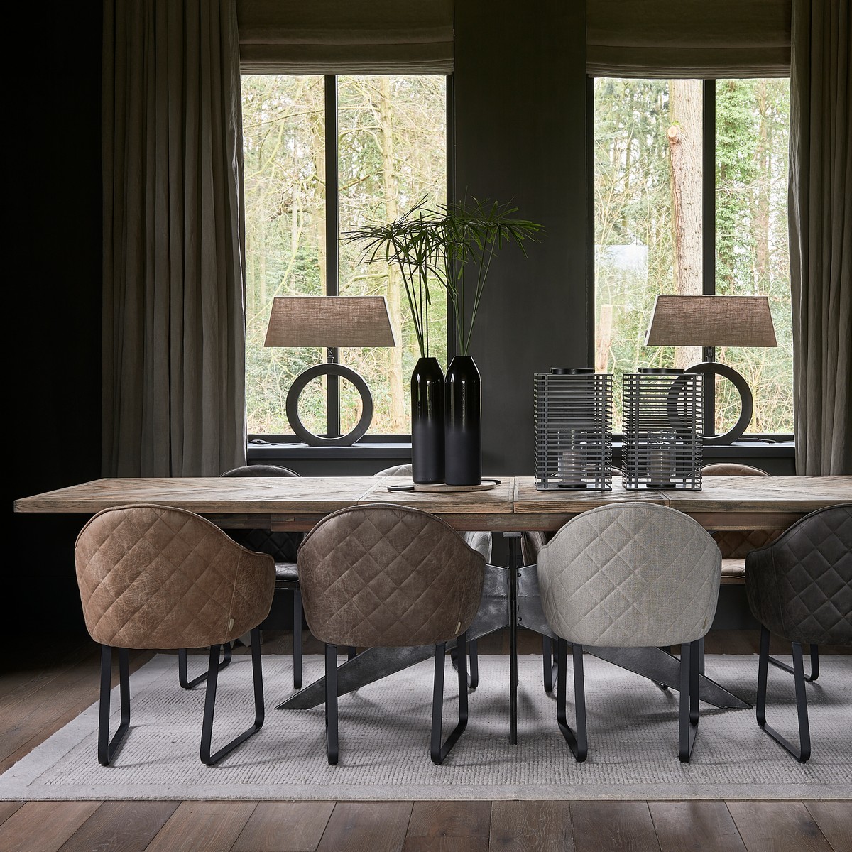 Rivièra Maison Falcon Crest ausziehbarer Esstisch aus recyceltem Eichenholz mit dunklem Kreuzgestell