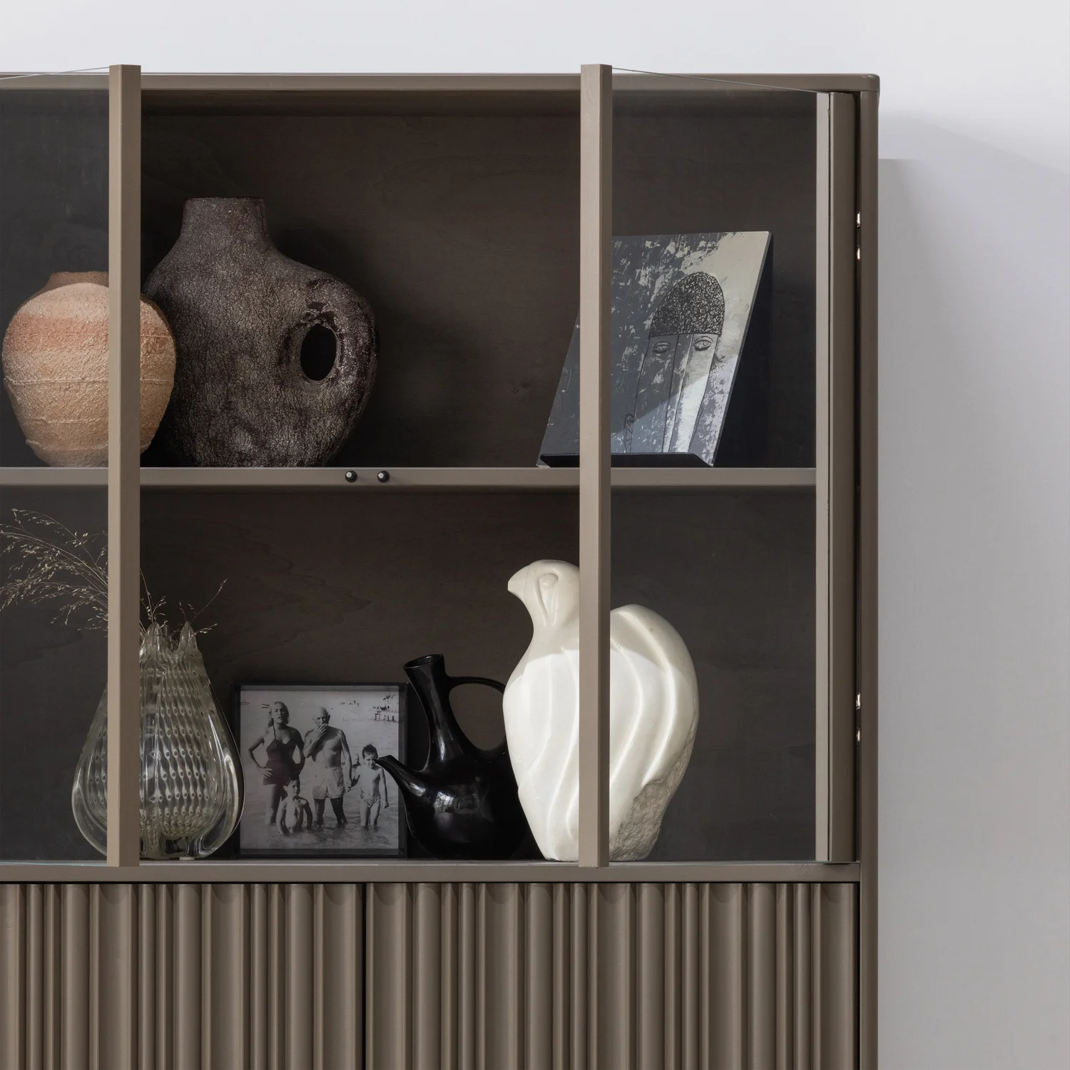 Vitrinenschrank NOVA H 172 cm mit 4 Türen Kiefer Massivholz trüffelbraun