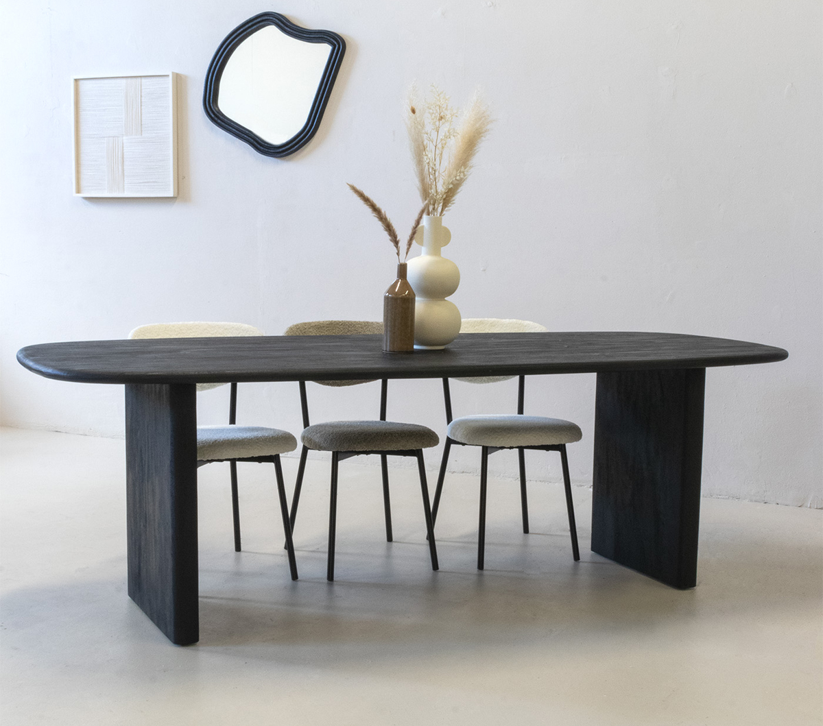 Esstisch AGIN oval 240 x 100 cm schwarz Mango Holz