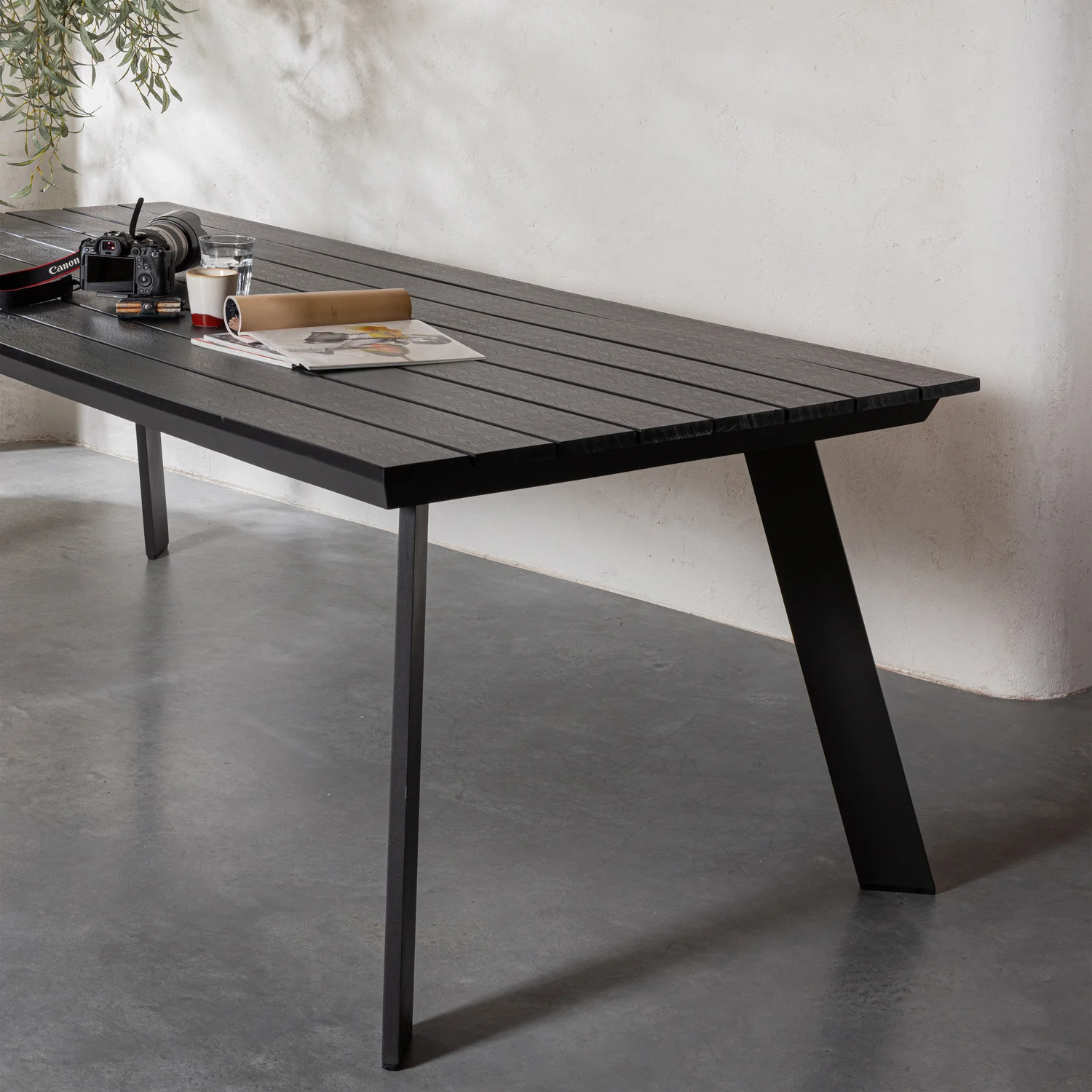 Gartentisch VEERLE 220 x 100 cm Polyholz Aluminium anthrazit Esstisch Outdoor