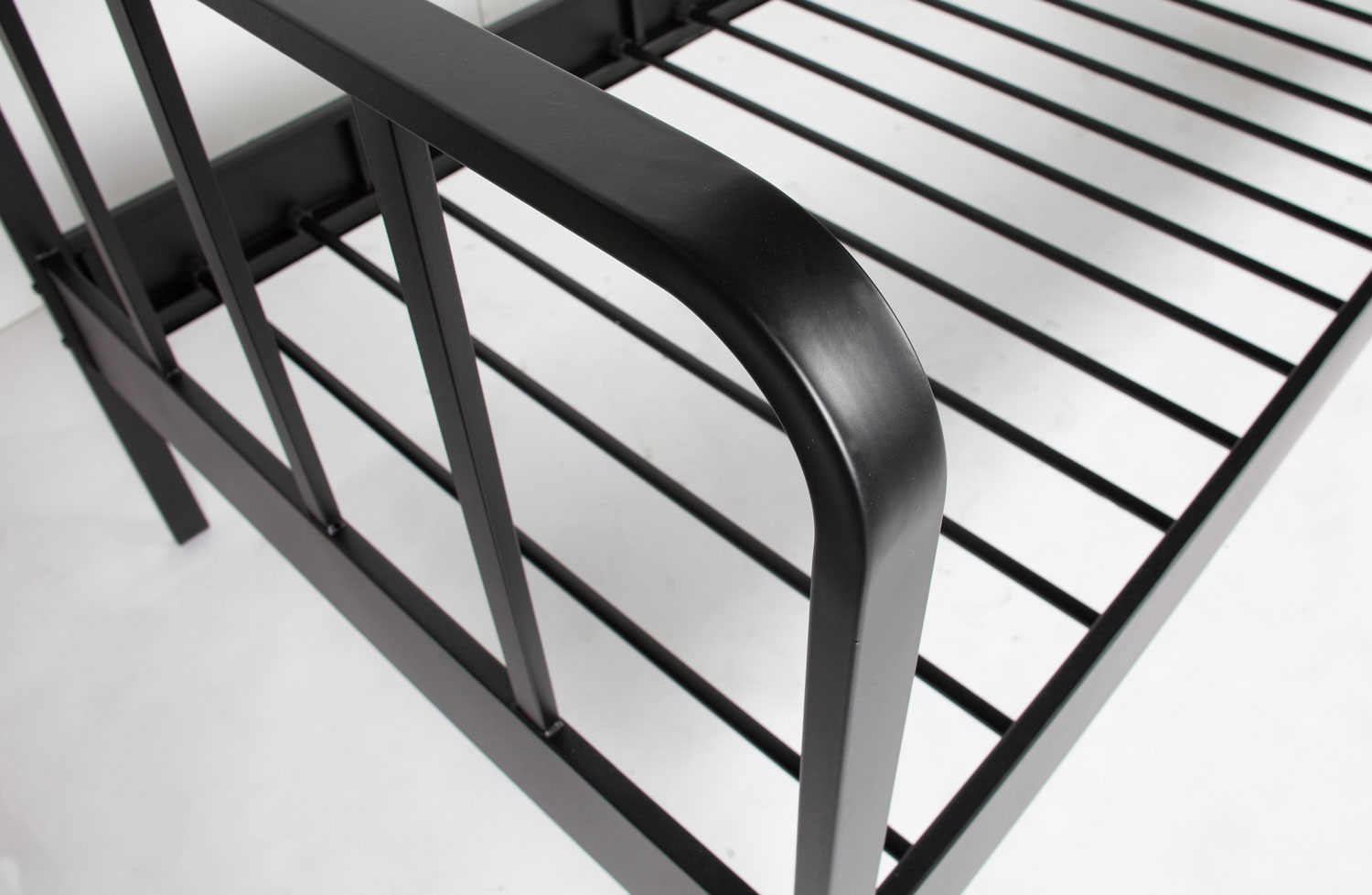 Bett Mees schwarz 200 x 90 cm Metallbett