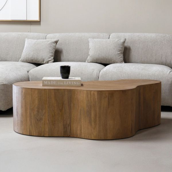 Couchtisch LEONOR 129 x 84 cm organisch Mangoholz natur braun